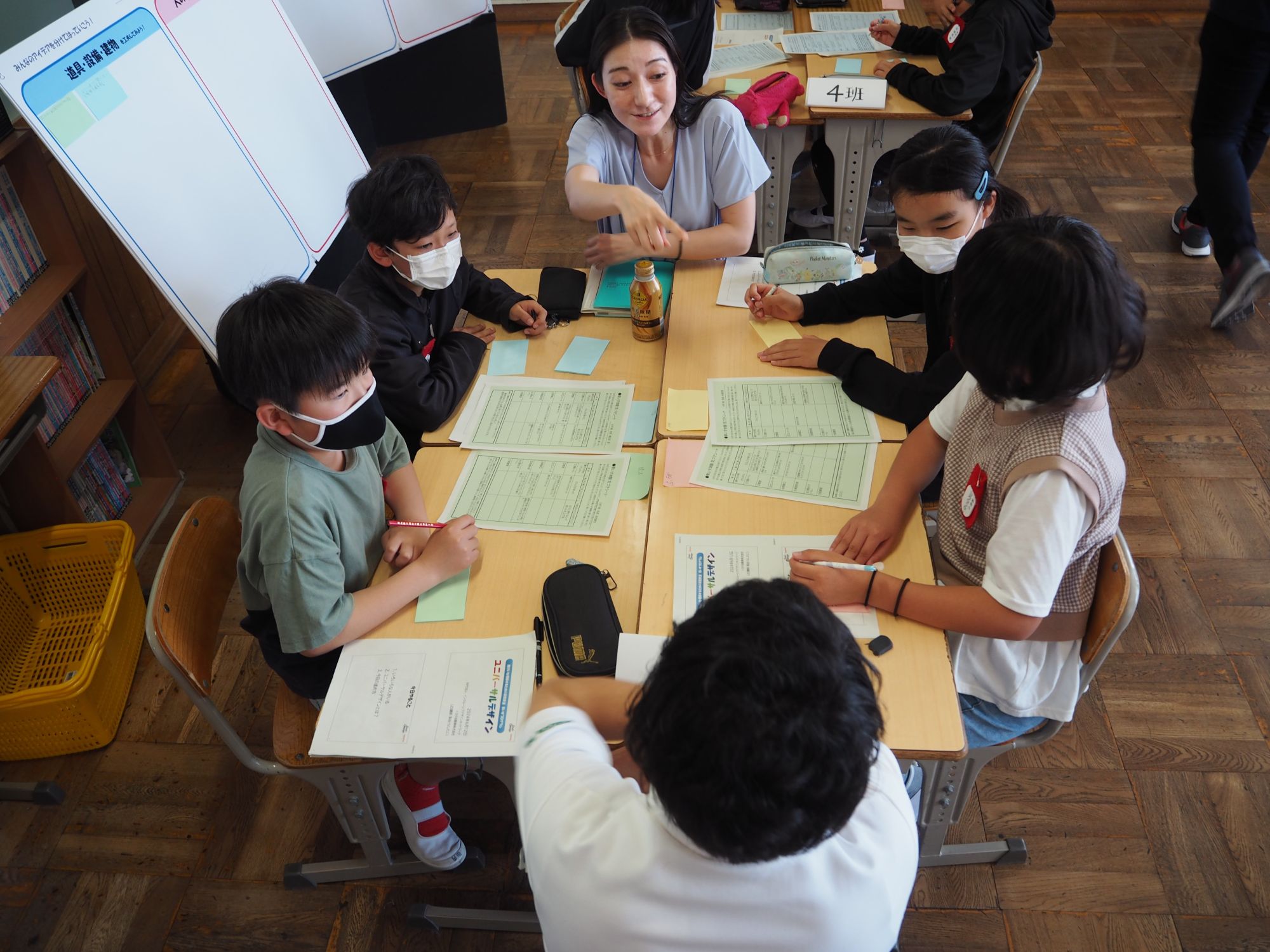班ごとにトヨタの社員2名がアドバイスを行っている。